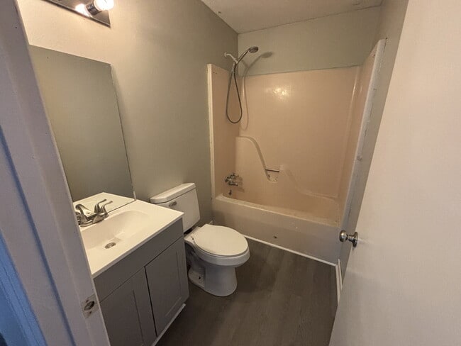 Building Photo - Newly Renovated 2-Bedroom Retreat in Jaspe...