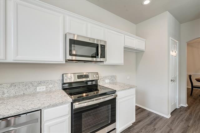 Building Photo - 1413 Ravenwood Dr