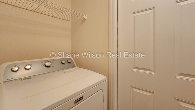 Building Photo - Spacious 3-Bed, 3-Bath Townhouse in Dalton