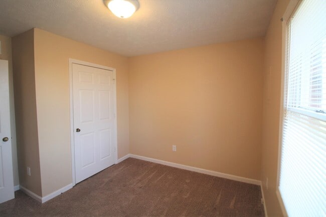 Building Photo - 126 Henry Ct