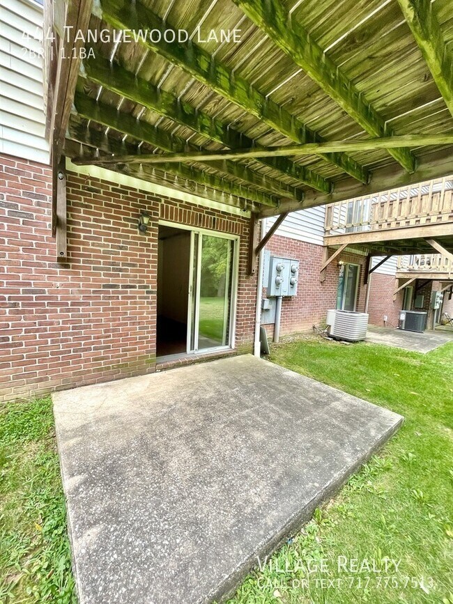 Building Photo - 444 Tanglewood Ln
