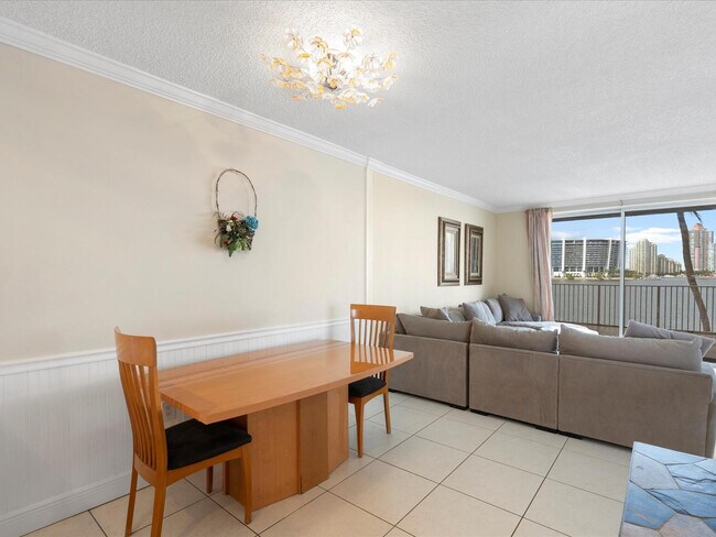 Building Photo - 18260 N Bay Rd