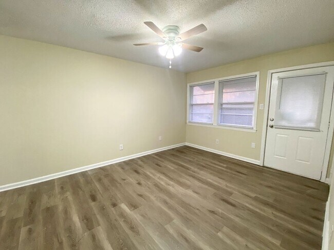 Building Photo - 3 bedroom, 2 bath near Quince and Perkins