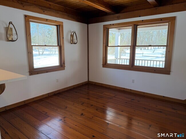 Building Photo - 249 Woodbury Rd