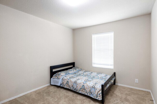 Building Photo - 11515 N Peak