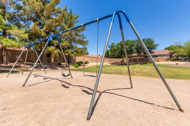 Building Photo - 1630 S Lemon