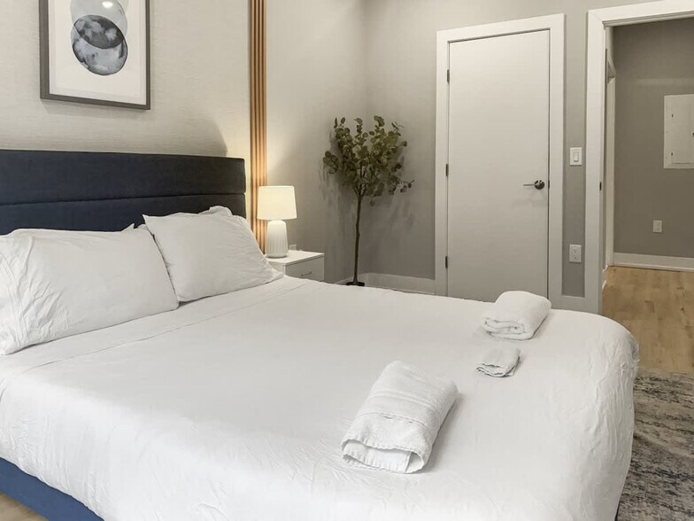 Building Photo - 626 N Delaware Ave