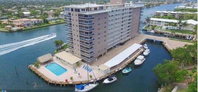 Building Photo - 1160 Hillsboro Mile