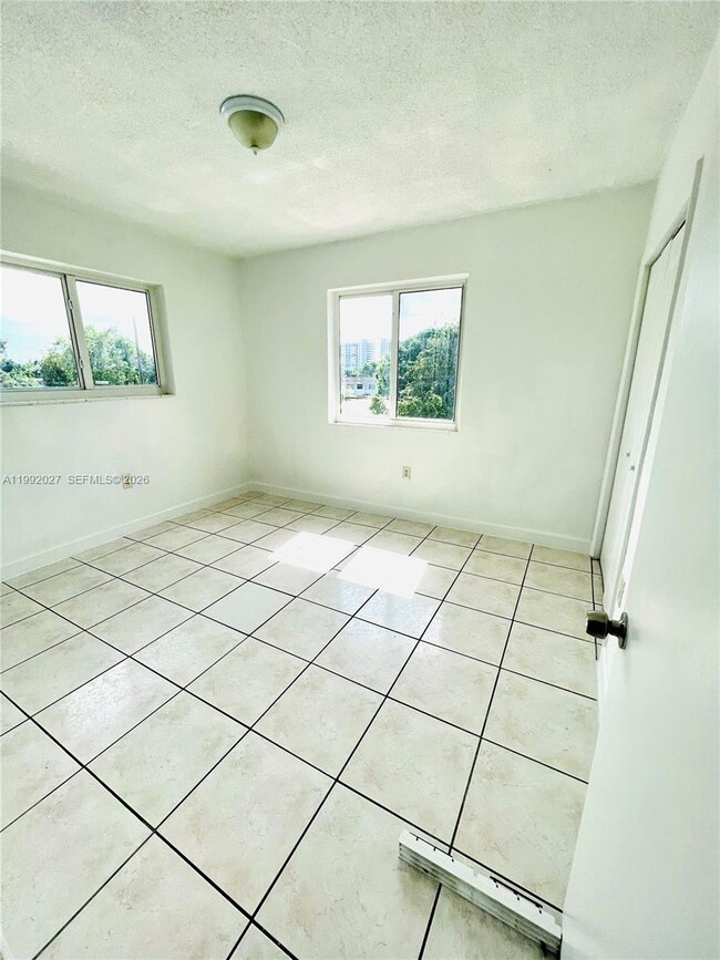 Building Photo - 2121 SW 4th St