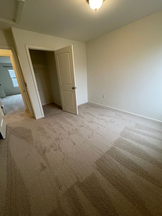 Building Photo - Updated 3 Bed 3 Bath Townhouse in Marietta!