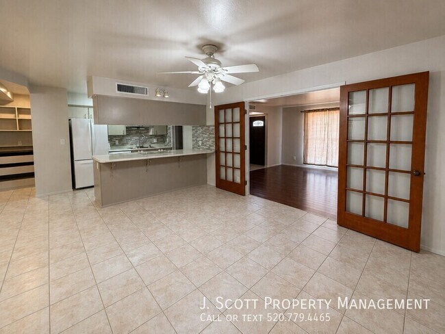 Building Photo - 6522 E Palm Ln
