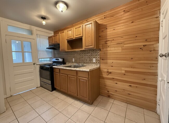 Building Photo - 620 n Wilton-