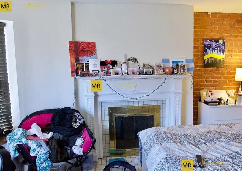 Building Photo - 103 Gainsborough St