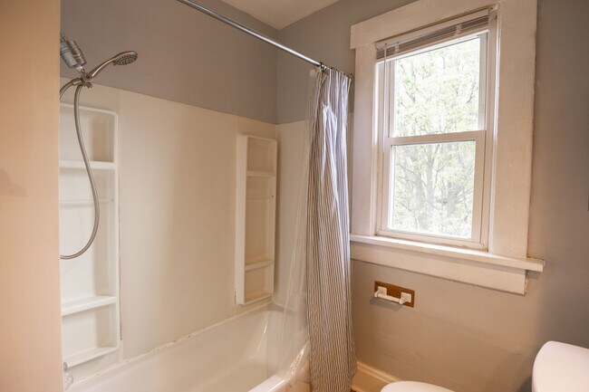 Building Photo - 796 Ebner St