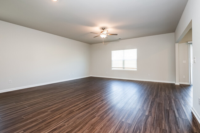 Building Photo - 252 Clydesdale Cir