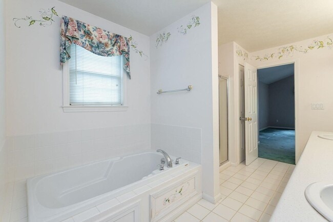 Building Photo - 23 Gleneagle Dr