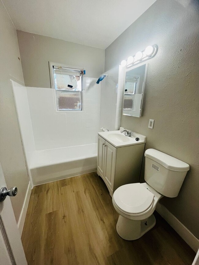 Building Photo - 500