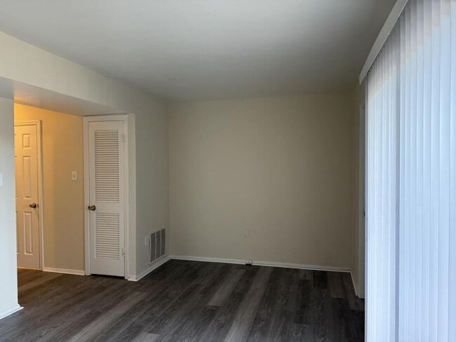 Building Photo - 6621 Stoney Point S