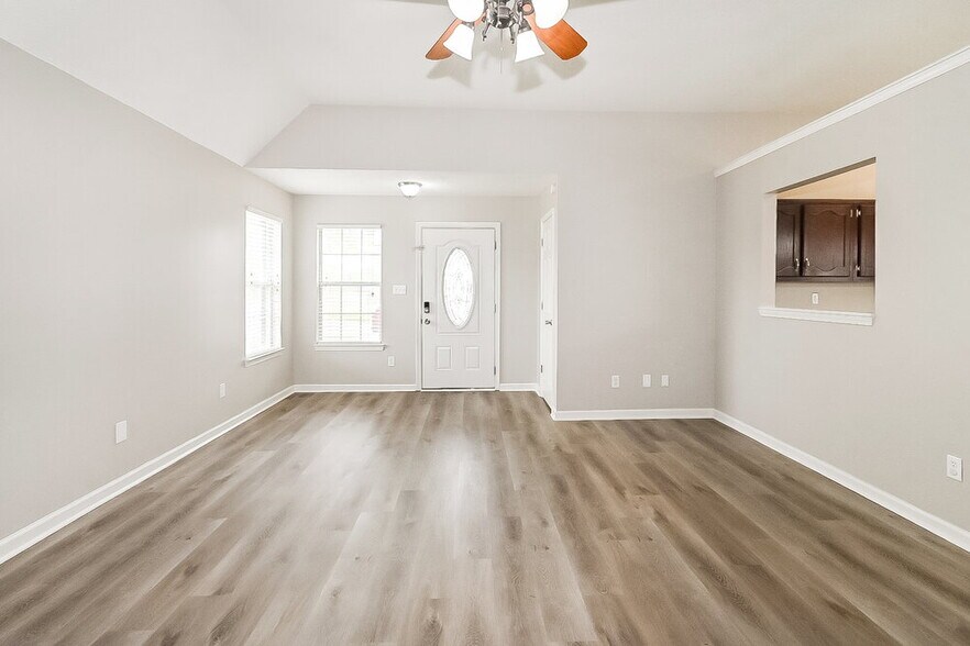 Building Photo - 5570 Alexandria Ln