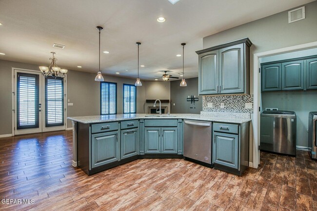 Building Photo - 14509 Holly Springs