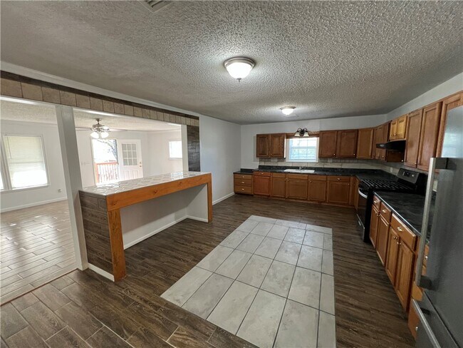 Building Photo - 851 S Jersey St