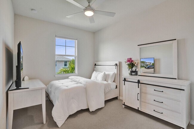 Building Photo - 1300 Eucalyptus Dr