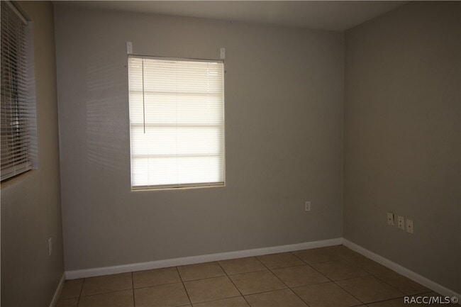 Building Photo - 13 S Washington St