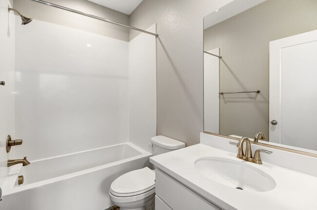 Building Photo - Move-In Special! Beautiful Alkali Flat Rental!