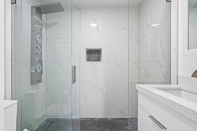 Building Photo - 510 W Park Dr