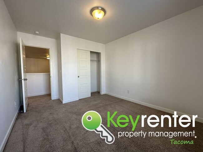 Building Photo - Puyallup Multi-level Fabulous 4Bed/2.5Bath...