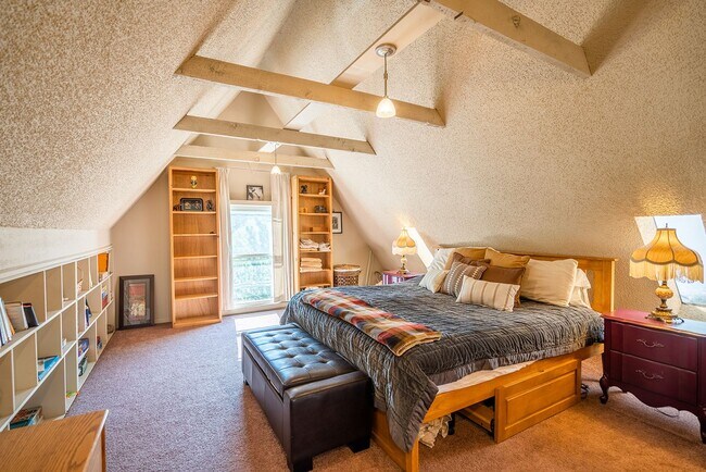 Building Photo - 205 Logan St