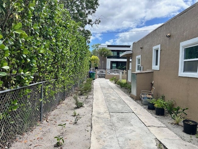 Building Photo - 261 NW 49th St