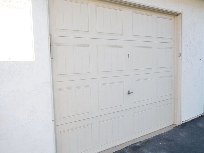 Building Photo - 2556 Ocean Cove Dr