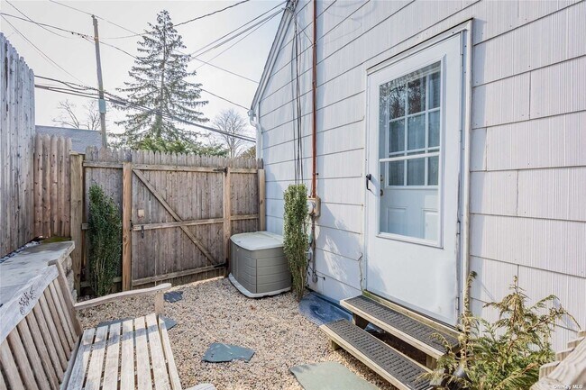 Building Photo - 7 Dune Ct