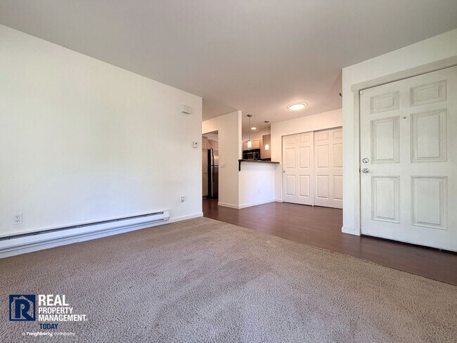 Building Photo - Charming 2-Bedroom Condo in Kent – Ground Floor Living with Modern Upgrades!