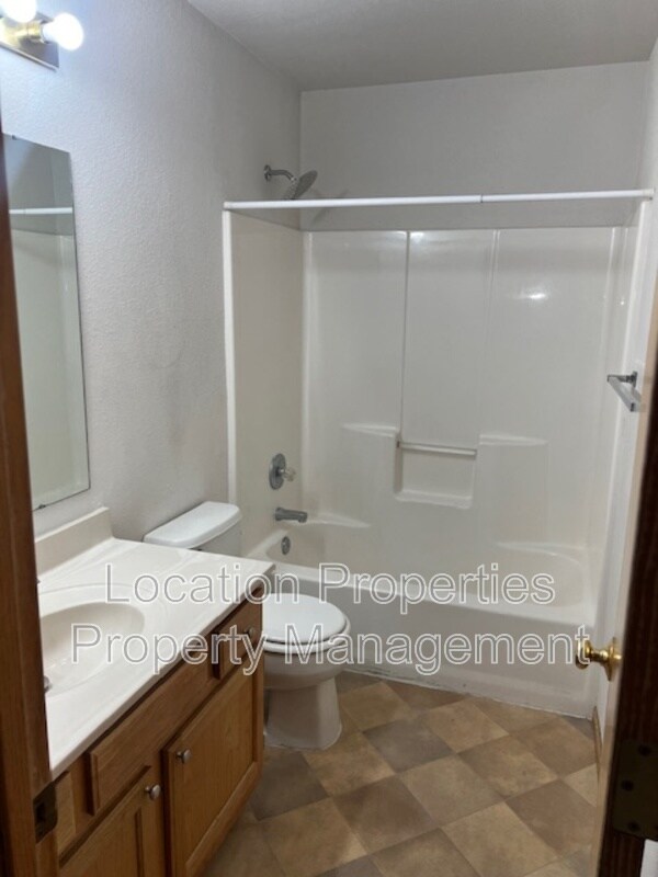 Building Photo - 2713 Grand Cir