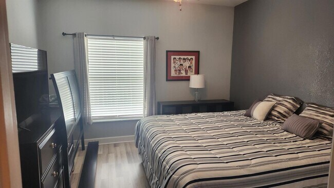 Building Photo - 4220 Gator Trace Ave