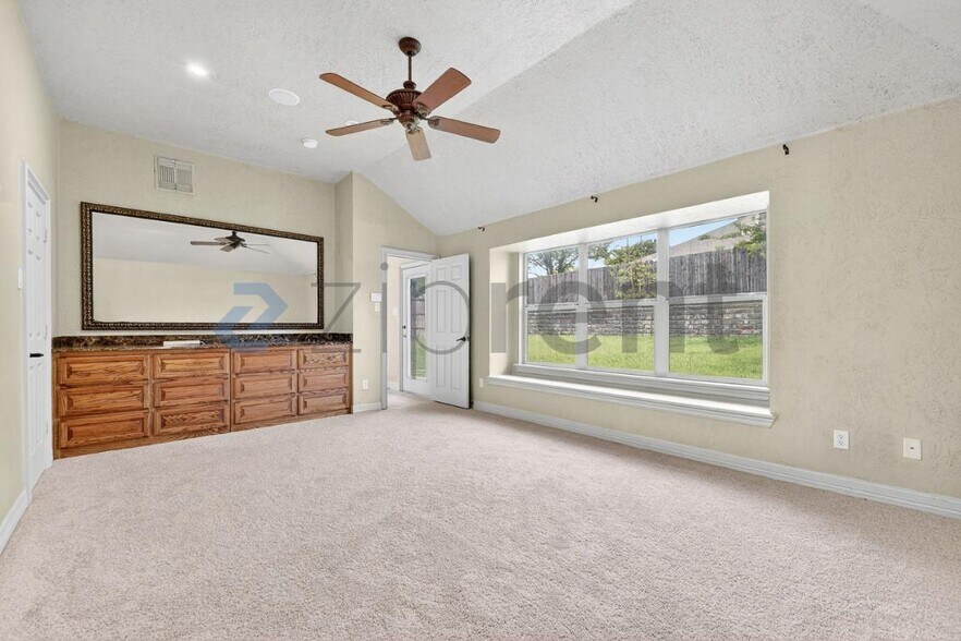 Building Photo - 6592 Clydesdale Ct