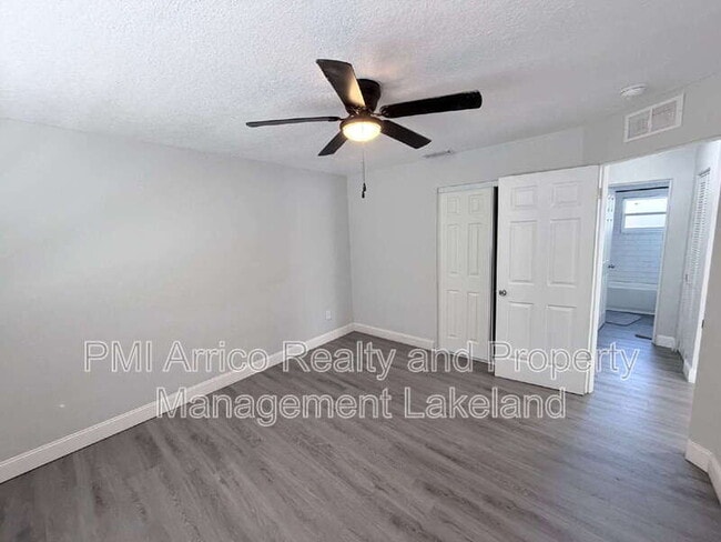 Building Photo - 1717 Bush Ave