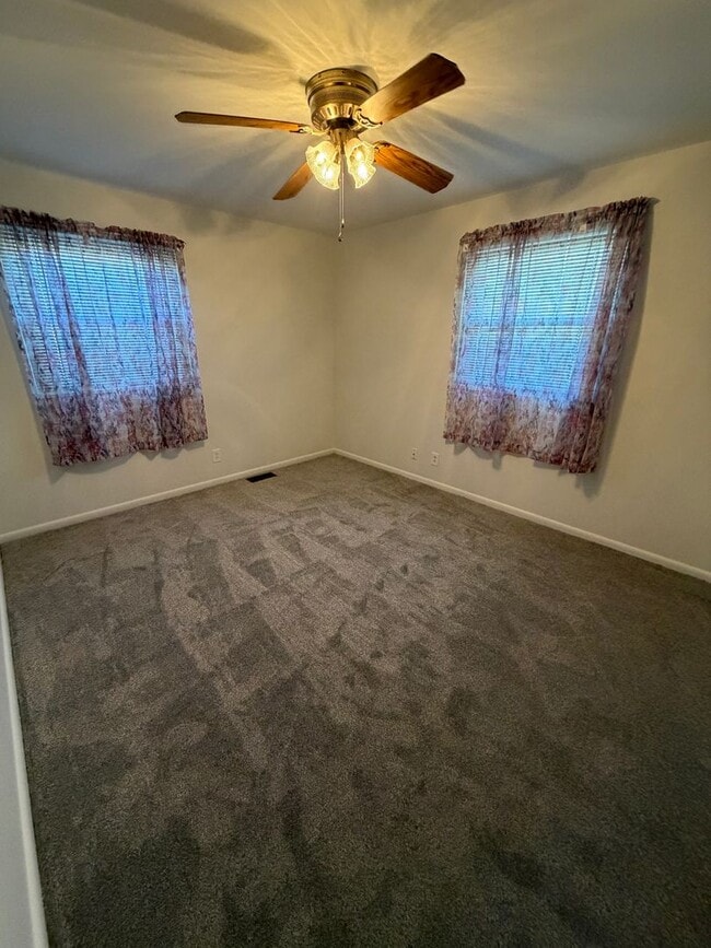 Building Photo - Awesome Three Bedroom/Two Bath Home In Rona Hills/Fairborn