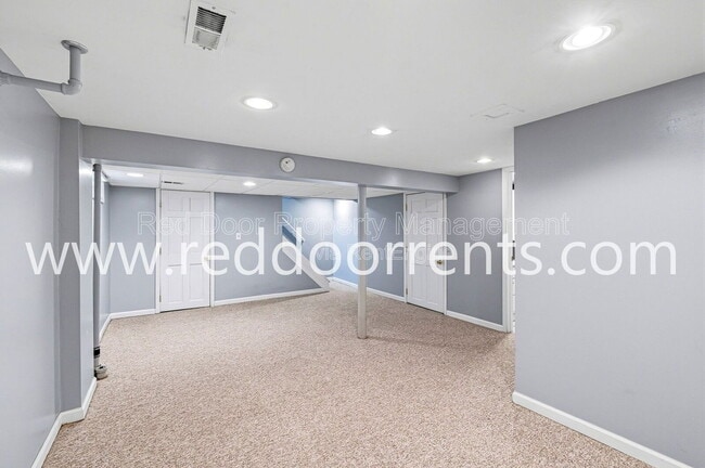 Building Photo - 6115 Indianola Ave