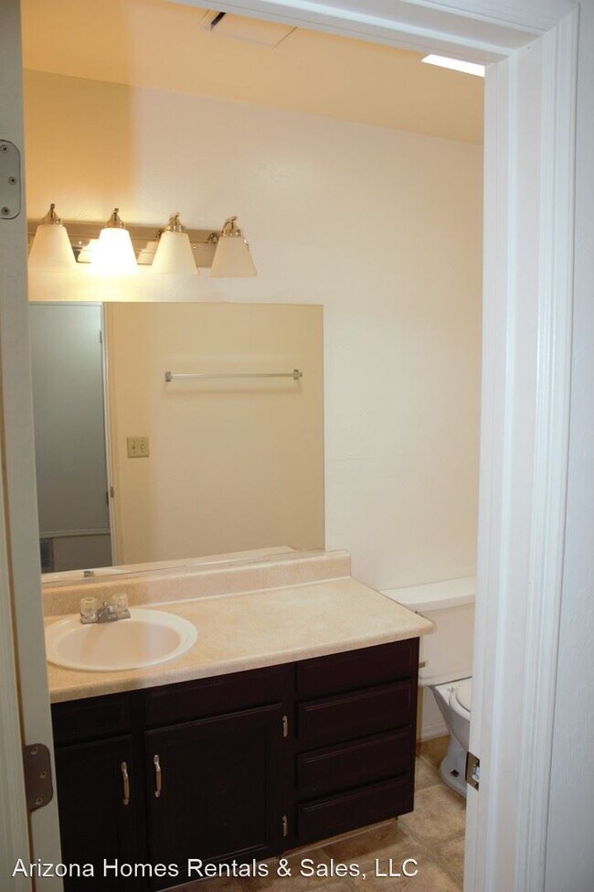 Building Photo - 2 br, 2 bath House - 608 South Liana Court