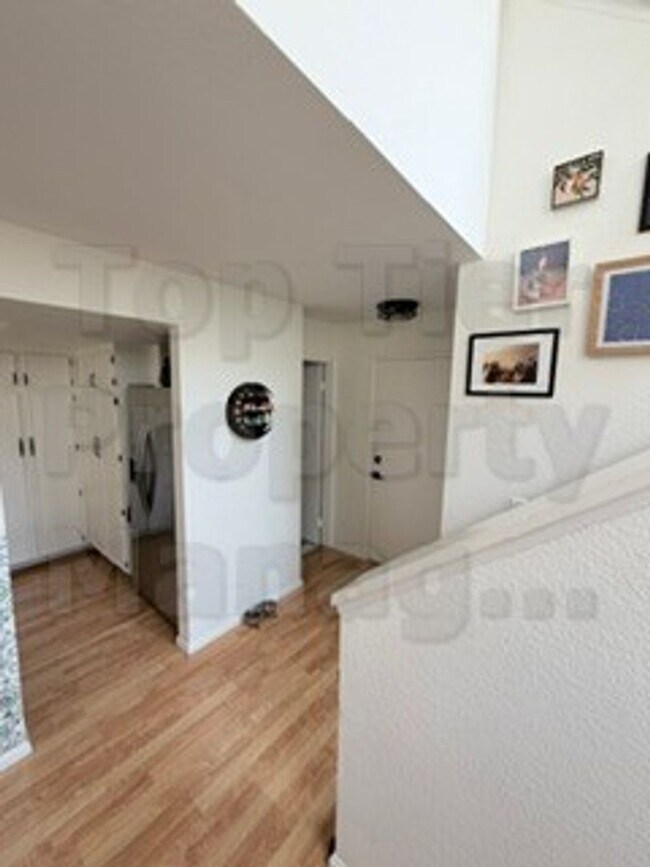Building Photo - Beautiful 3 bed / 2.5 bath / 1,227 sqft House in Oceanside's Emerald Point