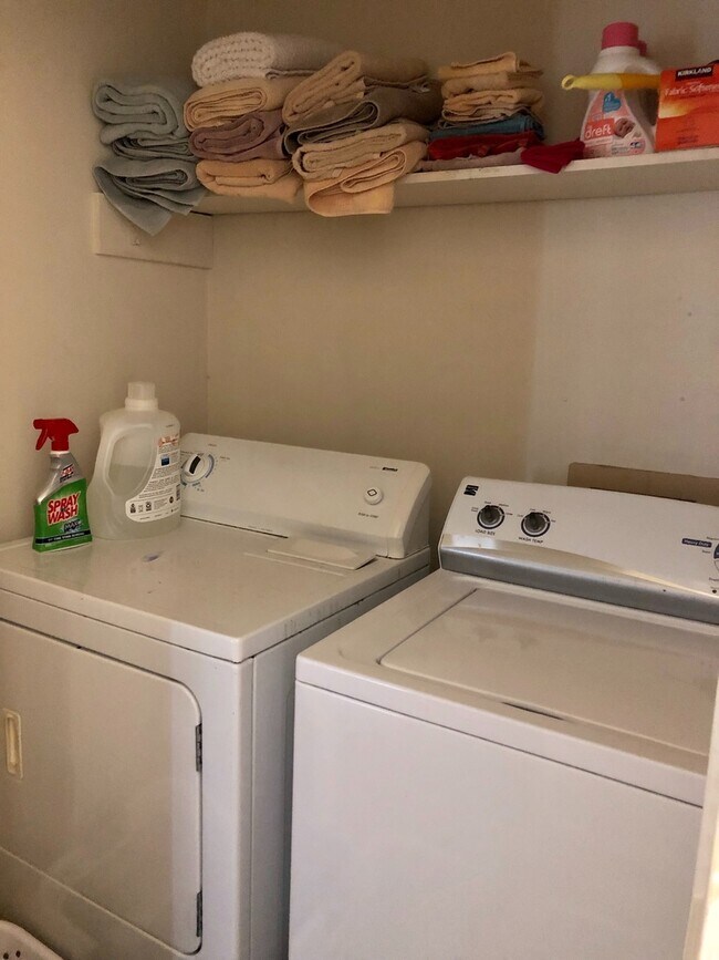 Building Photo - 205 John M Long Dr