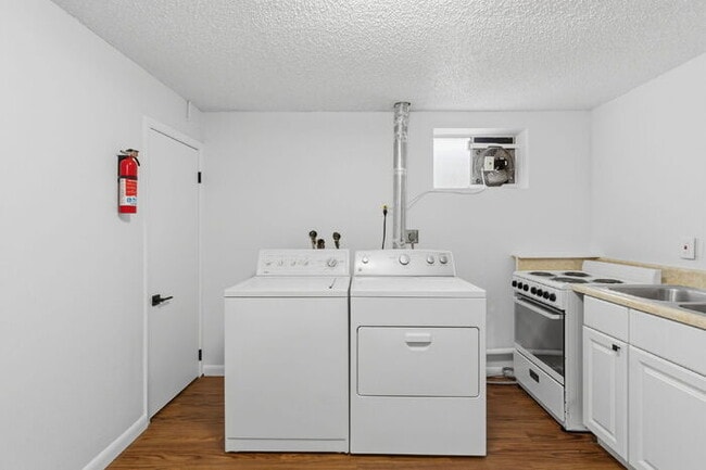 Building Photo - Charming Basement Apartment with Modern Finishes and Flat-Rate Utilities