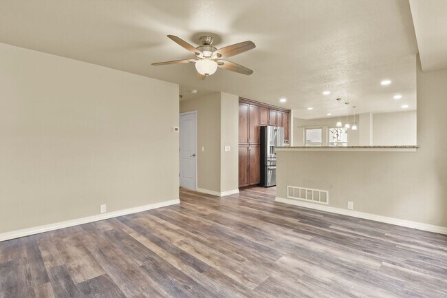 Building Photo - Stunning 5 Bedroom in School District 20
