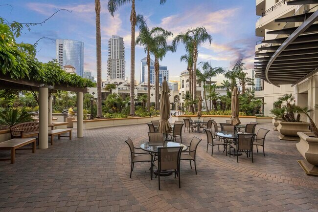 Building Photo - 700 W Harbor Dr