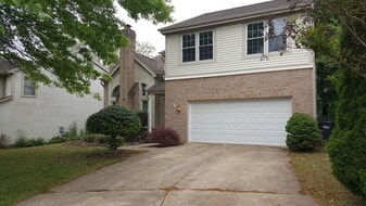 Building Photo - 5506 Village Center Dr