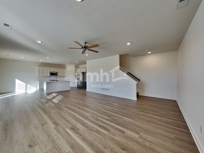 Building Photo - 9145 Henley Ave