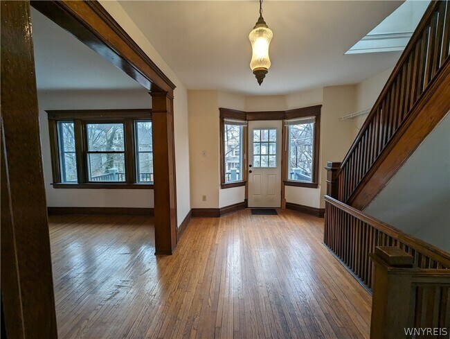 Building Photo - 37 Manchester Pl